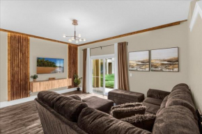 4 Bedroom - 3,5 Bathroom Regal Palms 340 Ma